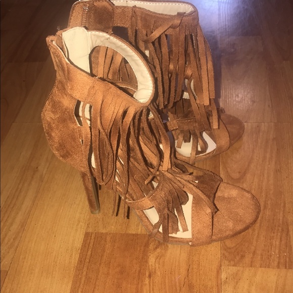 NEW HEELS - Picture 1 of 3